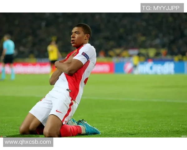 足球巨星场上英姿勃发气场全开尽显无与伦比的帅气风采